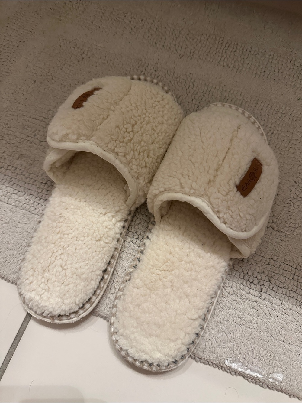 GAA HUU Off-White Fleecy Slippers